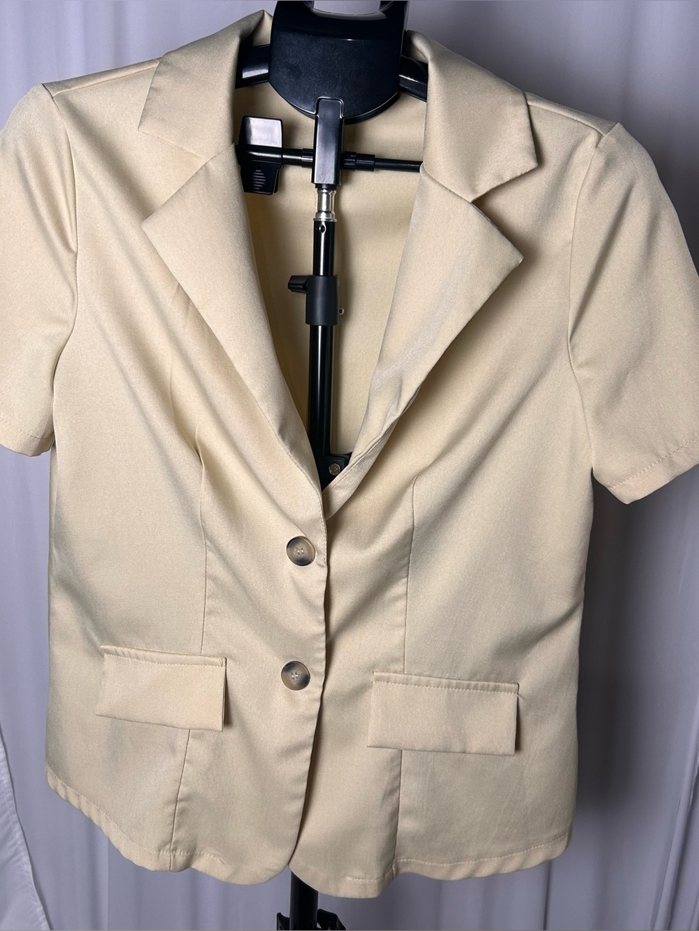 Womens Cream Short-Sleeve Blazer Jacket with Matching Shorts